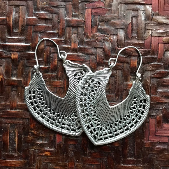 New! Drop Filigree Earrings - Picture 6 of 13